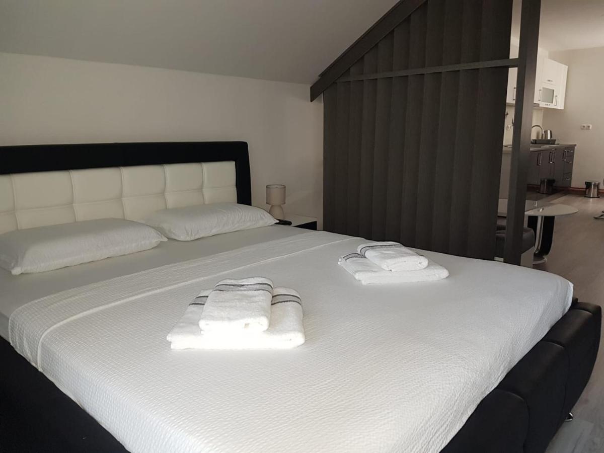 Apartmani Brigita Korenica Exterior foto