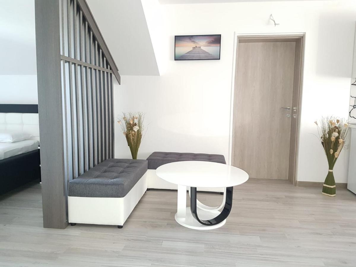 Apartmani Brigita Korenica Exterior foto